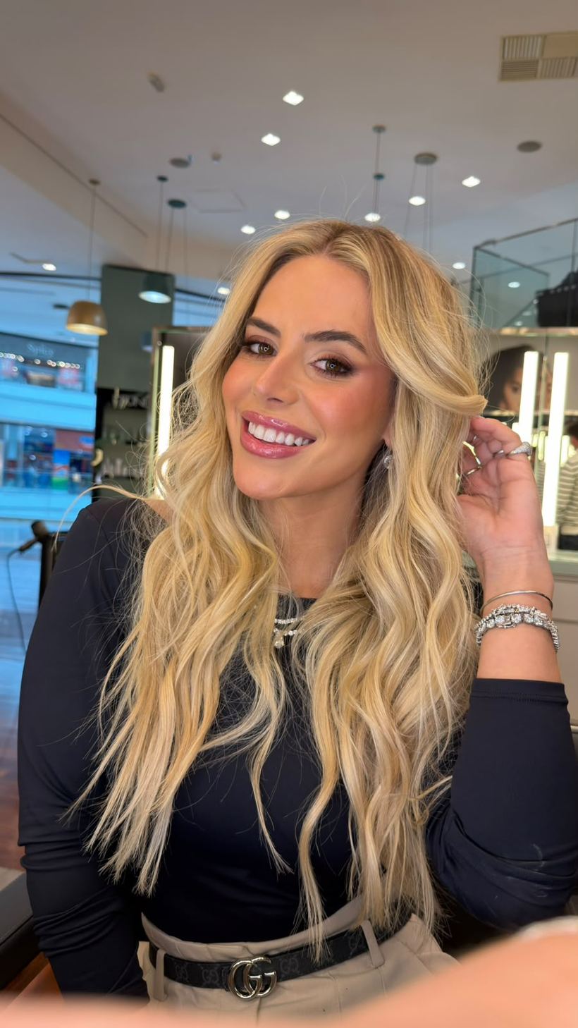 Loiro claro champagne com ondas longas